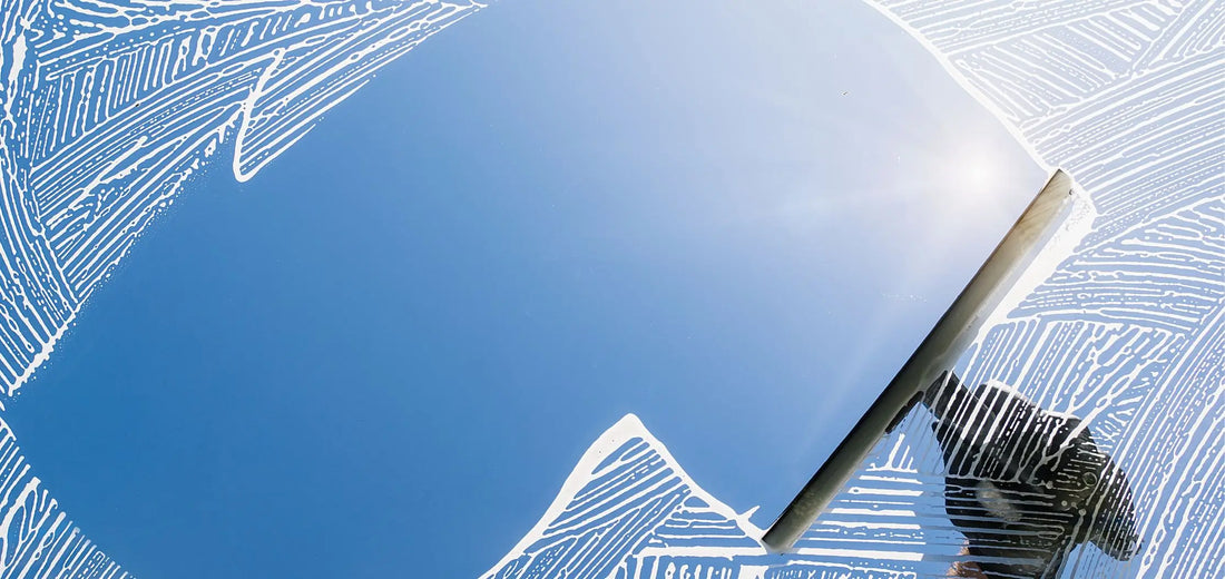 So klappt die Glasreinigung schlierenfrei und ohne Streifen!