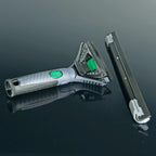 Unger ErgoTec Ninja Fensterwischer 40 Grad EN auseinandergebaut auf schwarzem Hintergrund mit Griff und Wischschiene separat