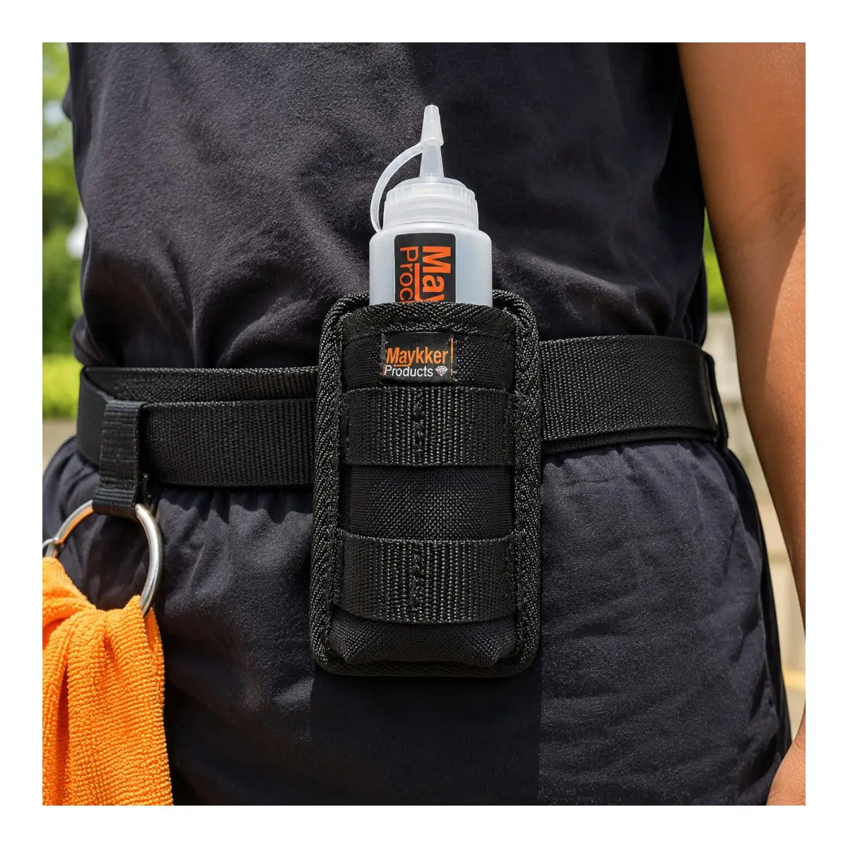 MAYKKER Small BottleHolder mit Flasche Anwendungsbild