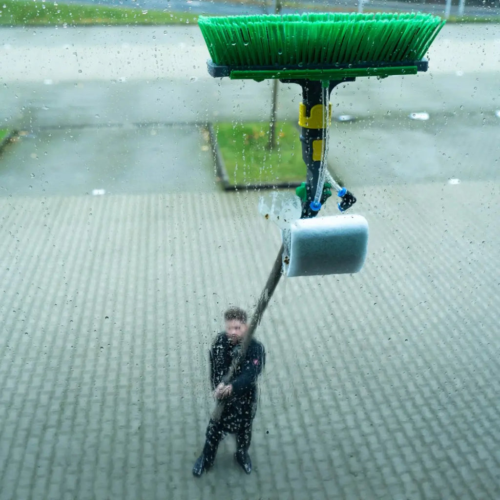 UNGER nLITE Halter mit Schrubbpad