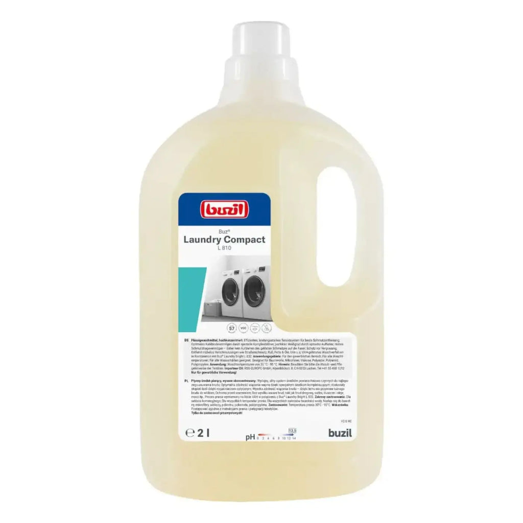 Eine durchscheinende beige kunststoffflasche mit integrierbarem griff und weißem schraubverschluss vom buzil buz laundry compact l 810 waschmittel