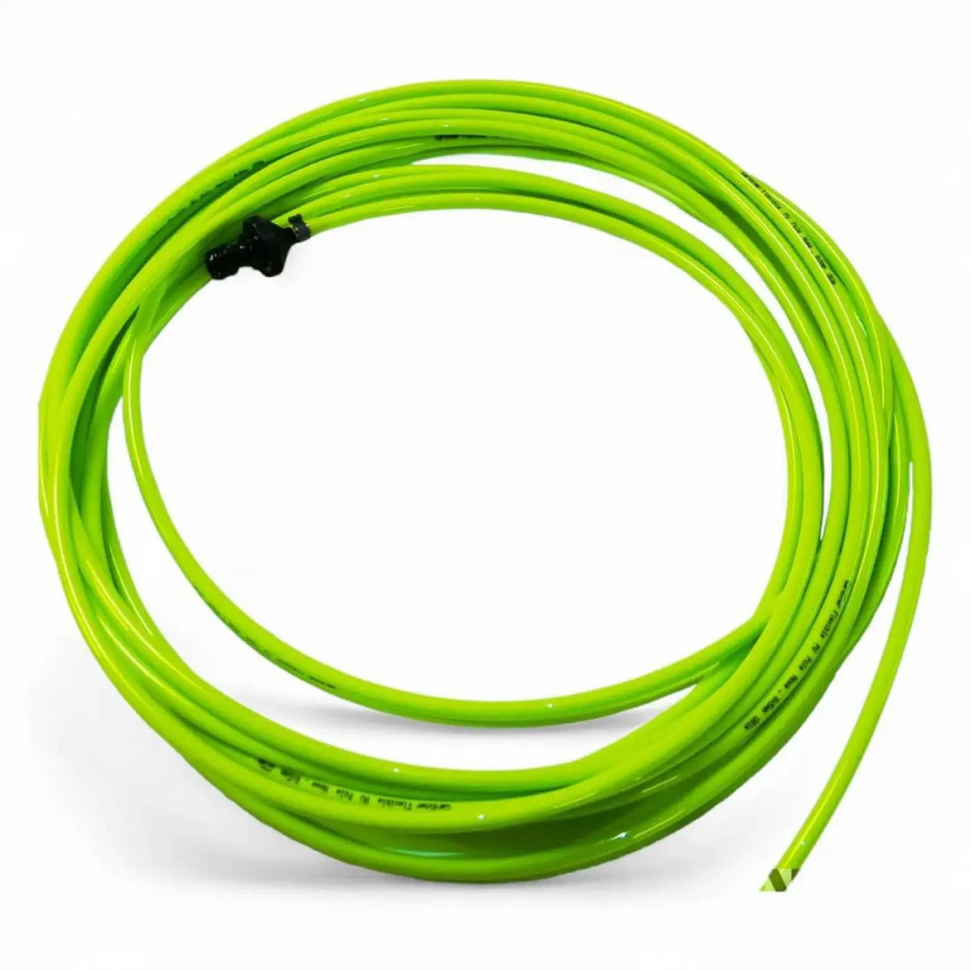 Helle neongrüne aufgerollte gartenschlauch mit schwarzem anschluss für gardiner modular steckstange 77 23,47 meter carbon profi steckstange