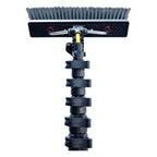 Schwarze ausziehbare reinigungsbürste mit dichten, steifen borsten und 3k carbon teleskopstange gardiner super max 50 15 meter