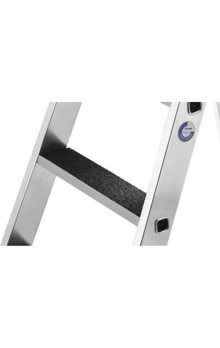 Günzburger Steigtechnik Stufen-Stehleiter einseitig begehbar mit clip-step R13 Ausführung