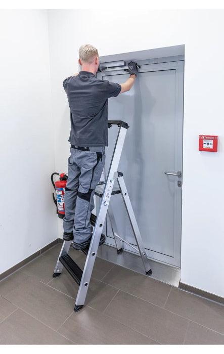 Günzburger Steigtechnik Stufen-Stehleiter einseitig begehbar mit clip-step relax