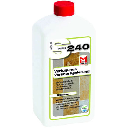 Weiße plastikflasche mit rotem deckel und grünem etikett hmk 240 von möbel-art zur fugenimprägnierung auf holz und fliesen