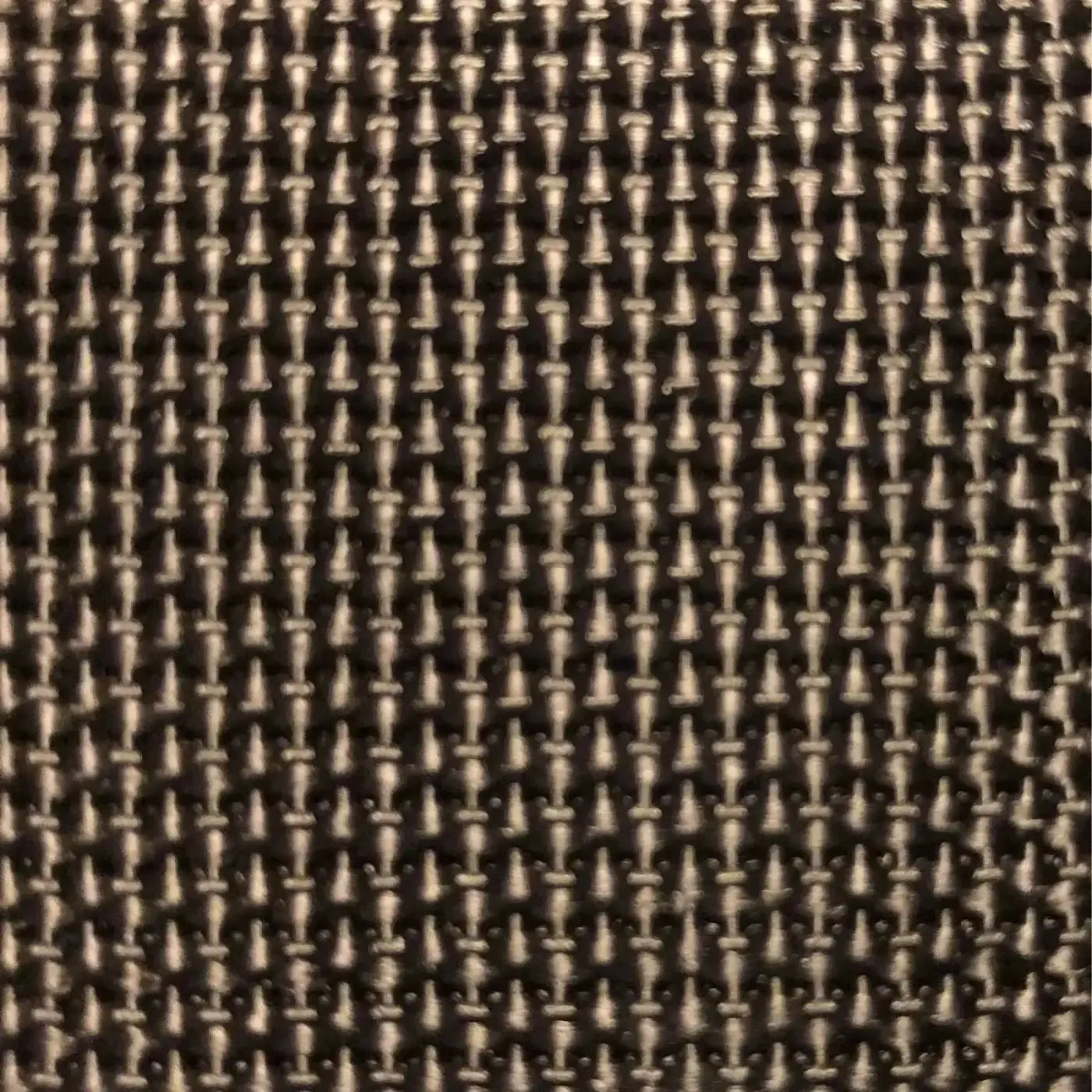 MAYKKER TridentBelt Gürtel aus schwarzem gewebtem Mesh mit silbernen diamantförmigen Nähten