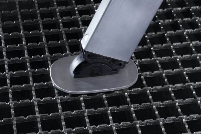 Günzburger nivello-Fußplatte für Gitterroste.