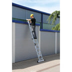 MUNK Steigtechnik Stufen-Anlegeleiter mit Standard-Traverse.