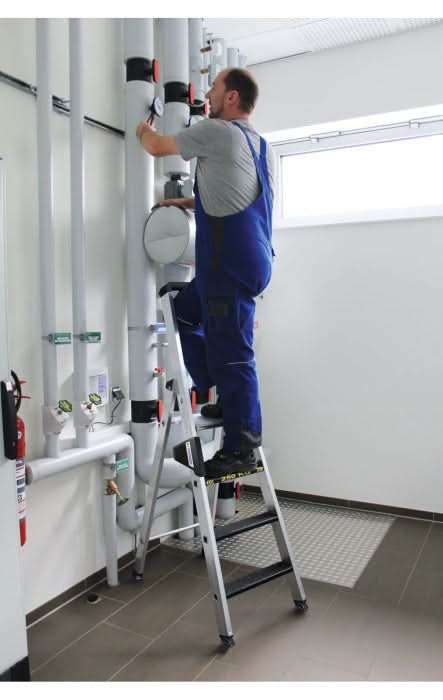 MUNK Stufen-Stehleiter 250 kg einseitig begehbar mit clip-step R13.