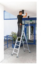 MUNK Günzburger Steigtechnik Stufen-Stehleiter einseitig begehbar mit Rollen.