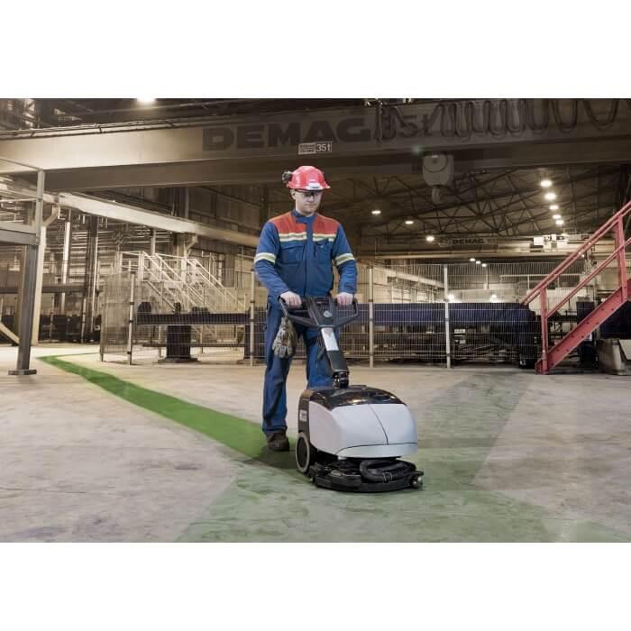 Nilfisk Scheuersaugmaschine SC351 komplett