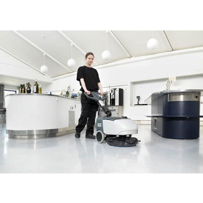 Nilfisk Scheuersaugmaschine SC351 komplett