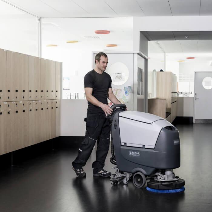 Nilfisk BA611 CD Reinigungsmaschine inkl. Ladegerät Putzen Schule 9087159020