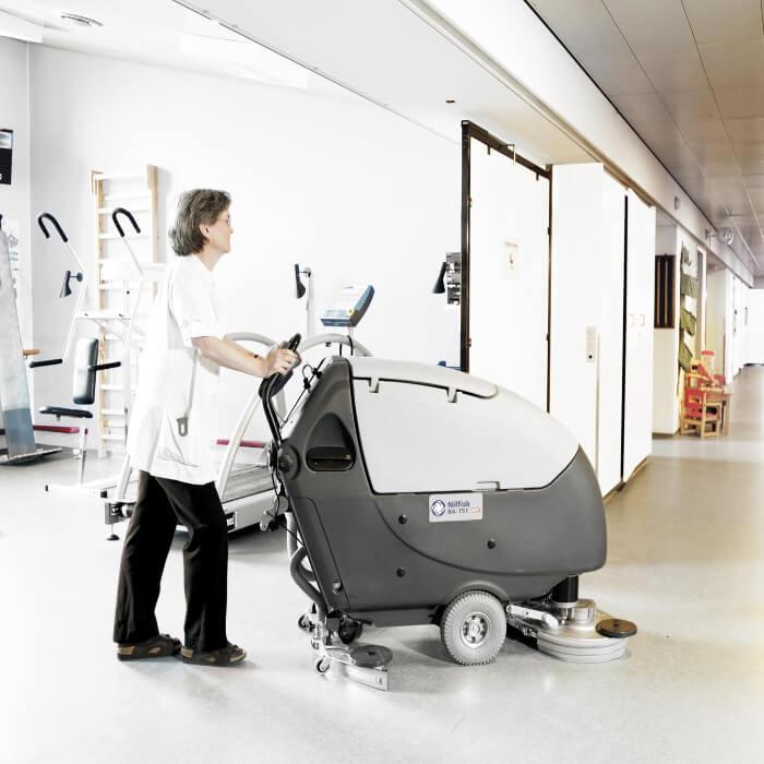 Nilfisk BA 851 Reinigungsmaschine schnell böden reinigen saugen kehren leise  9087248020