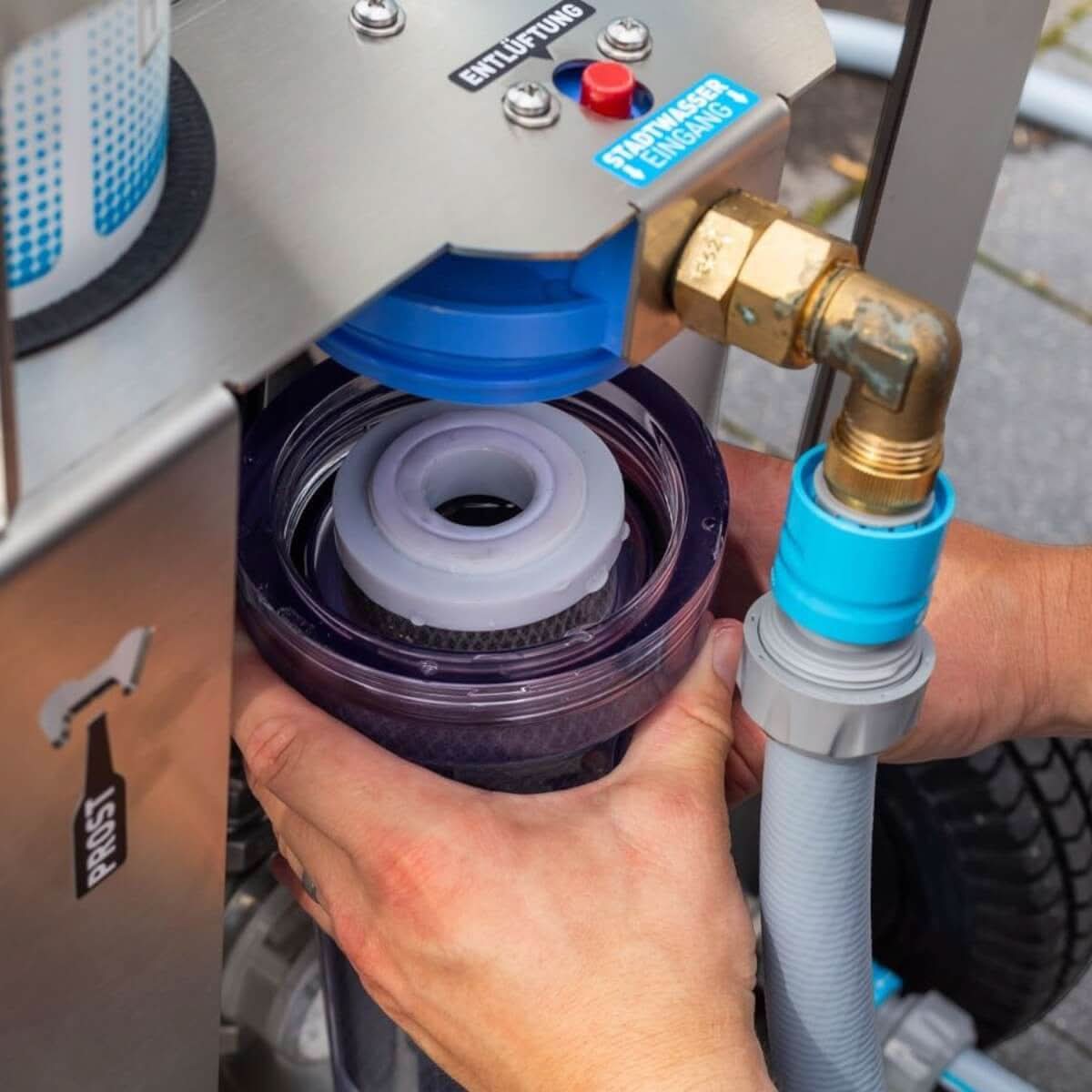 OSMOBIL PRO X für die Glas PV und Fassadenreinigung.