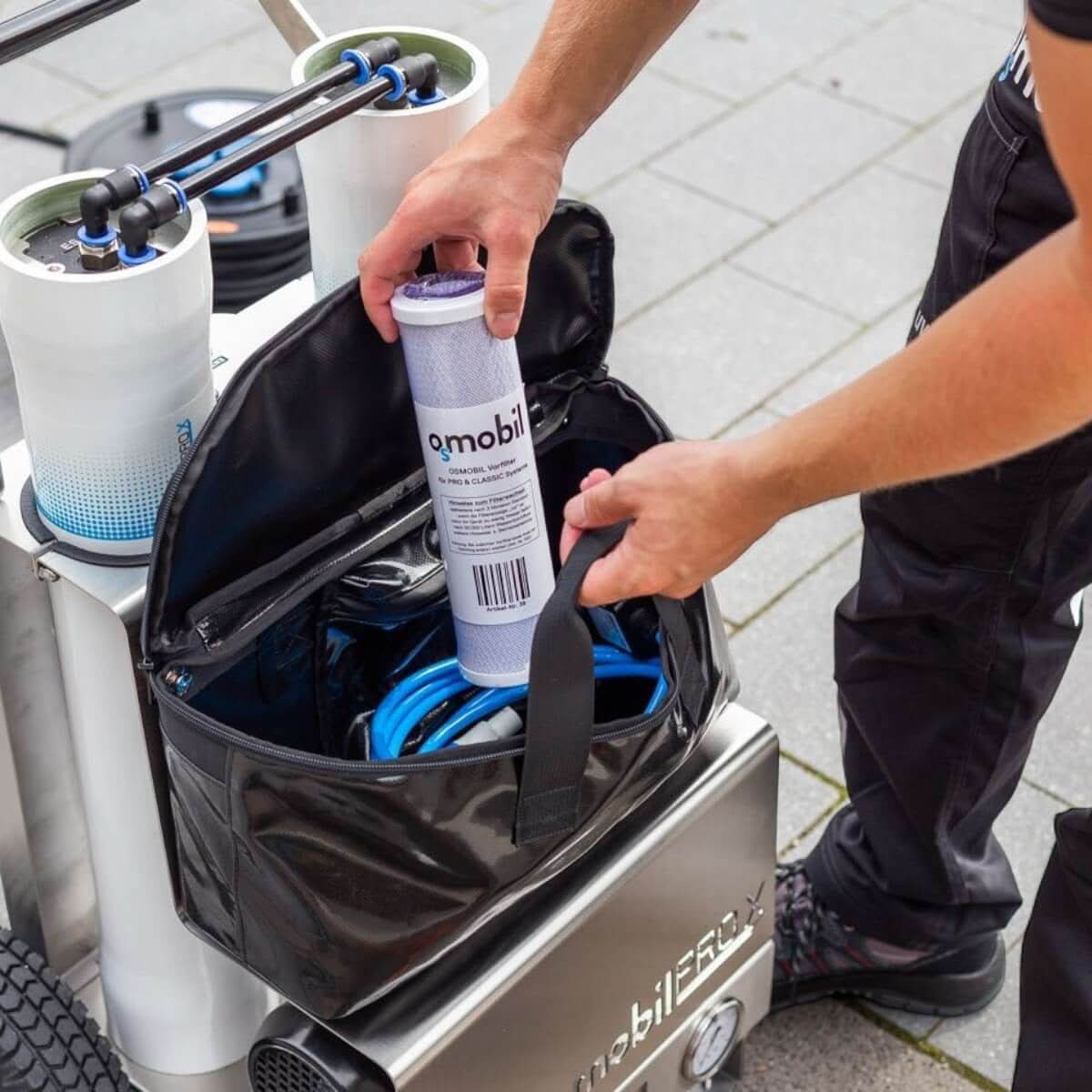 OSMOBIL PRO X für die Glas PV und Fassadenreinigung.