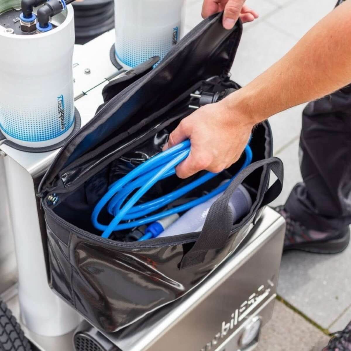 OSMOBIL PRO X für die Glas PV und Fassadenreinigung.