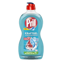 Ein durchscheinend blaues pril kraftgel spülmittel mit rotem pumppspender und wassertröpfchen etikett hygienische frische 450ml