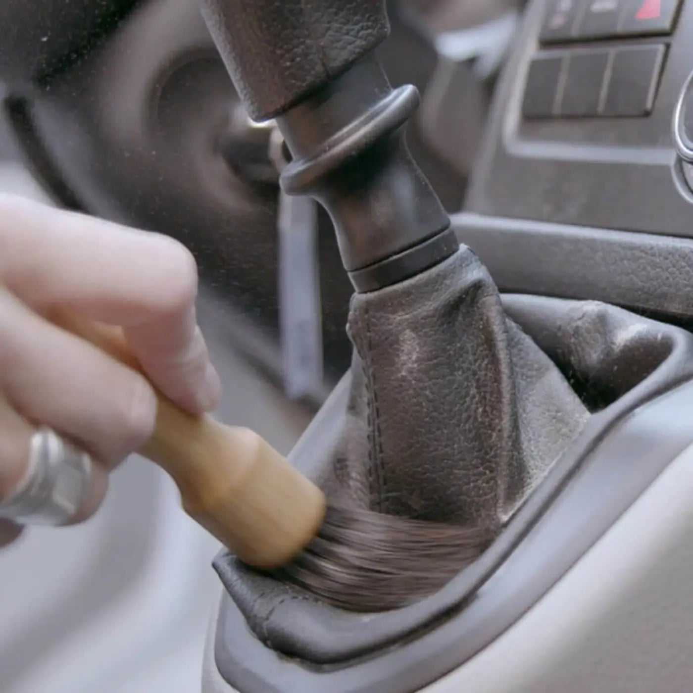 Sauba cockpit-pinsel punto mit holzgriff reinigt abgenutzte schwarze leder-schaltmanschette