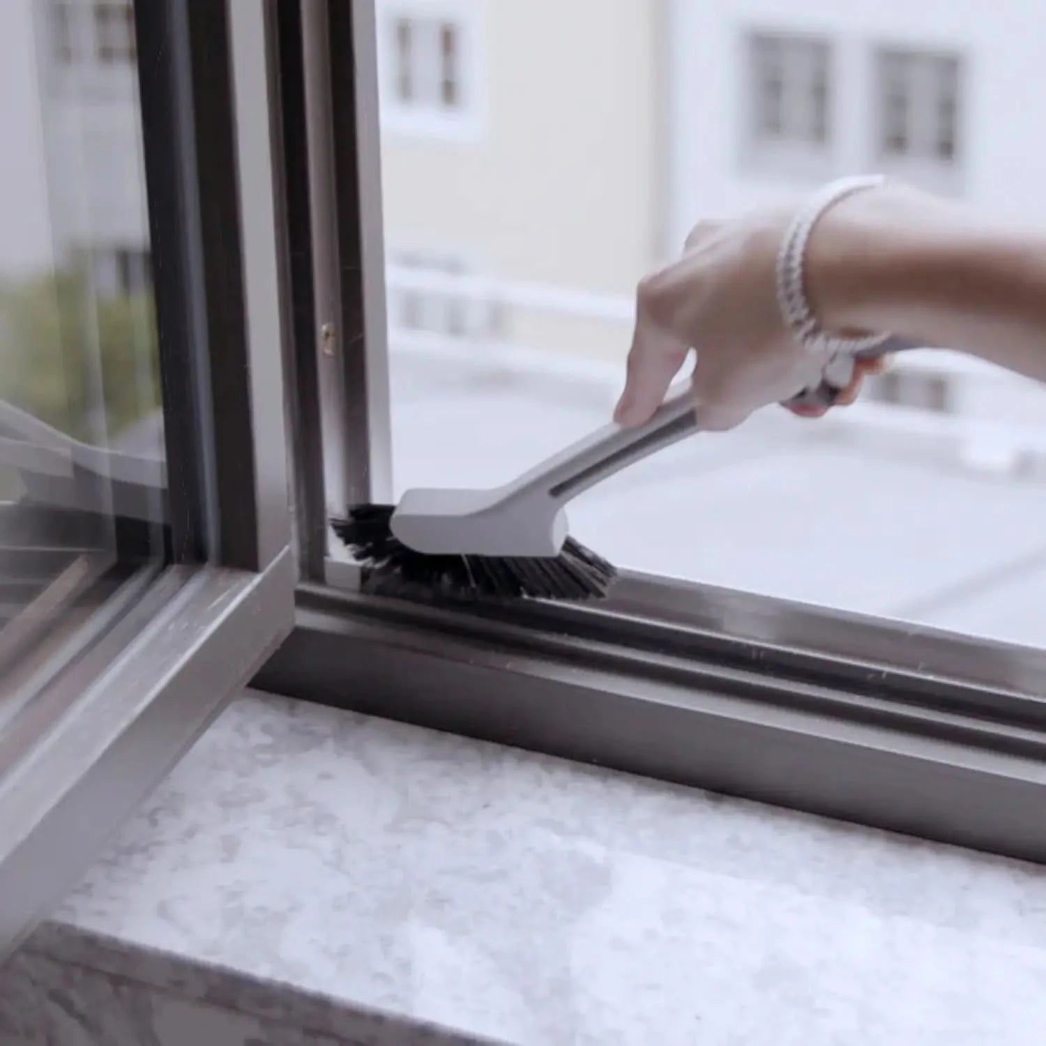 Sauba Fensterprofilbürste WILMA mit Adapter.