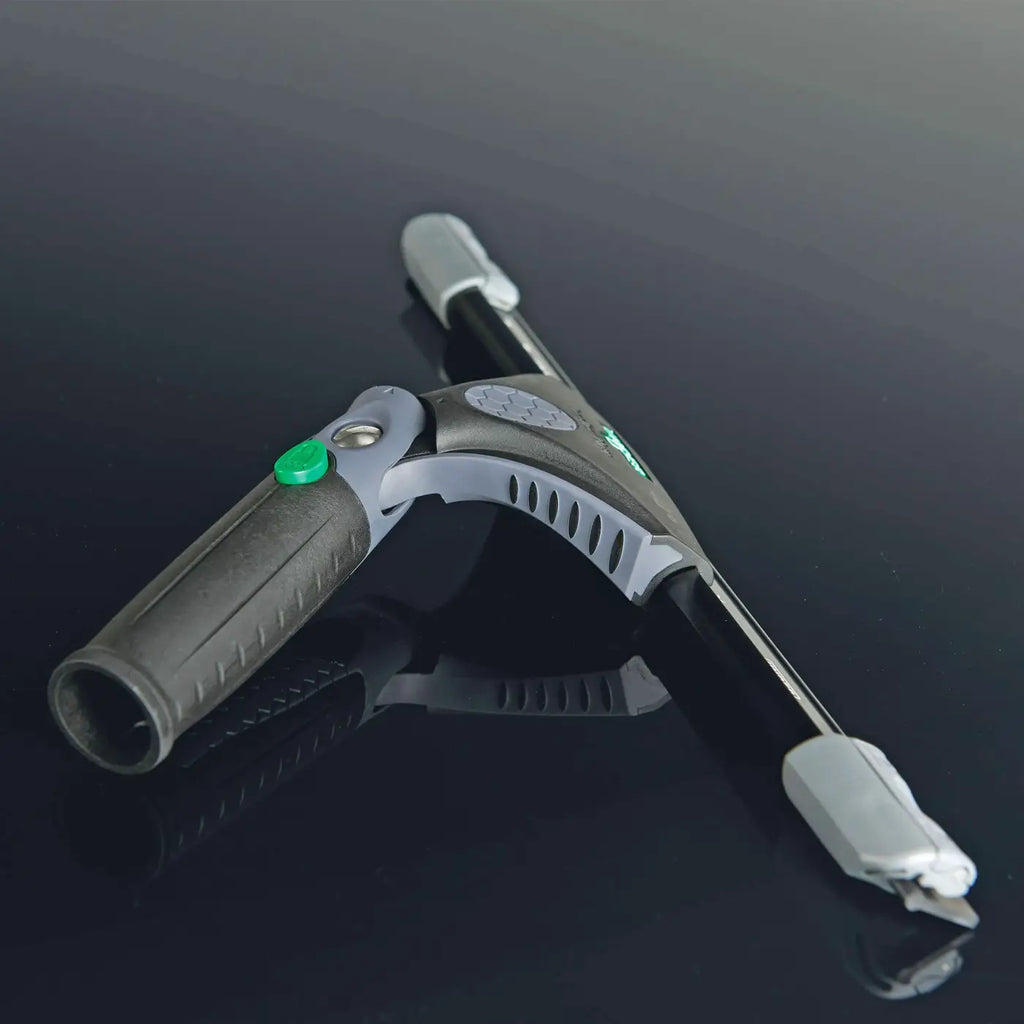 Unger ergotec ninja 6in1 complete kit graues und schwarzes ergonomisches fensterreinigungsgerät mit grünem knopf