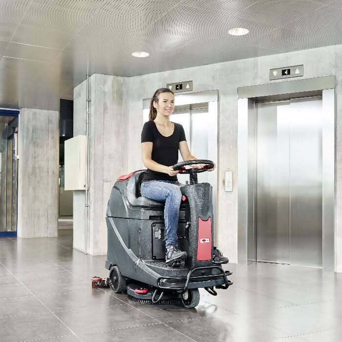 Viper Micro-Aufsitz-Scheuersaugmaschine AS530R.