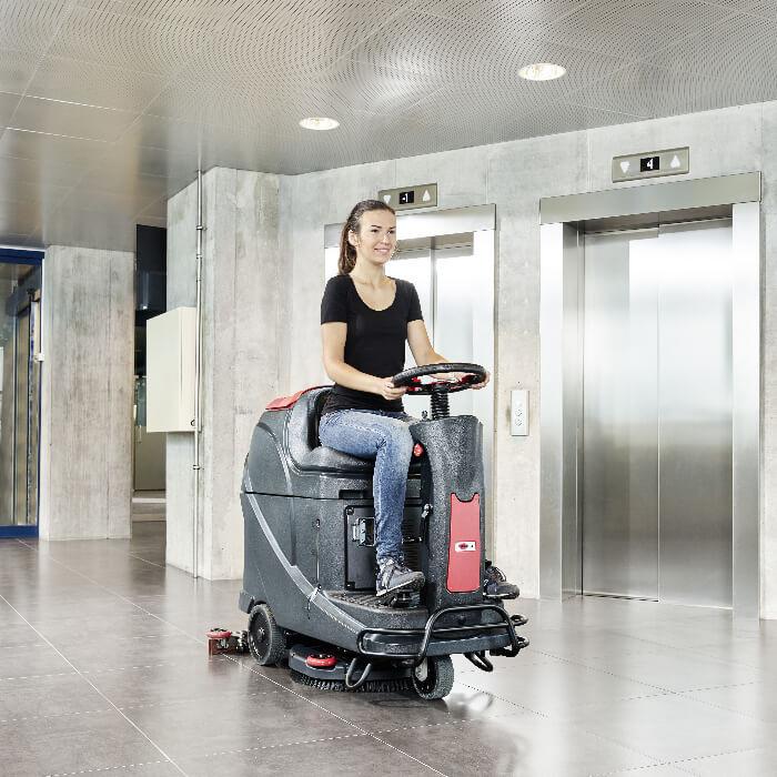 Viper Micro-Aufsitz-Scheuersaugmaschine AS530R Gebäude