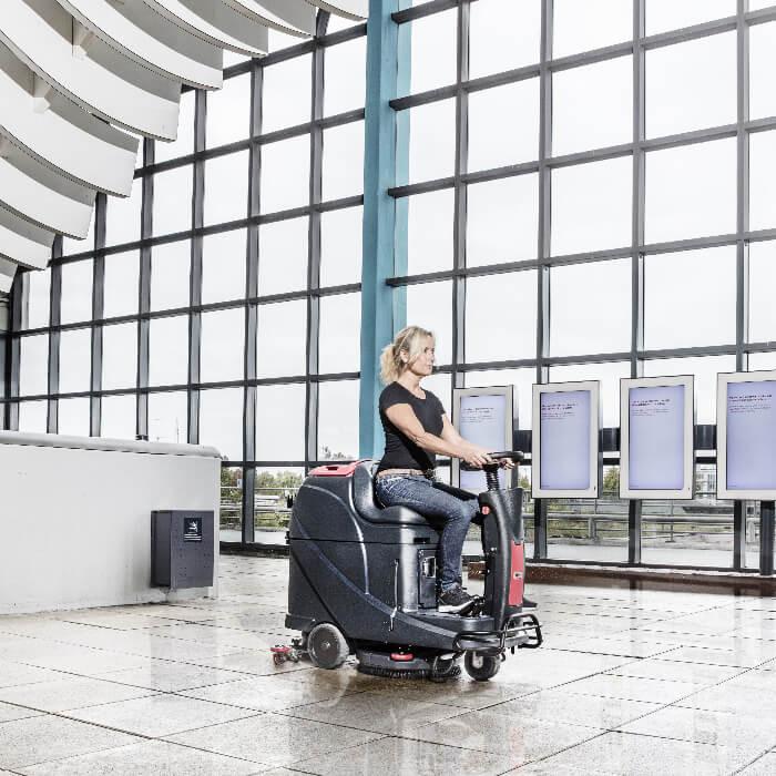 Viper Micro-Aufsitz-Scheuersaugmaschine AS530R öffentlicher Platz
