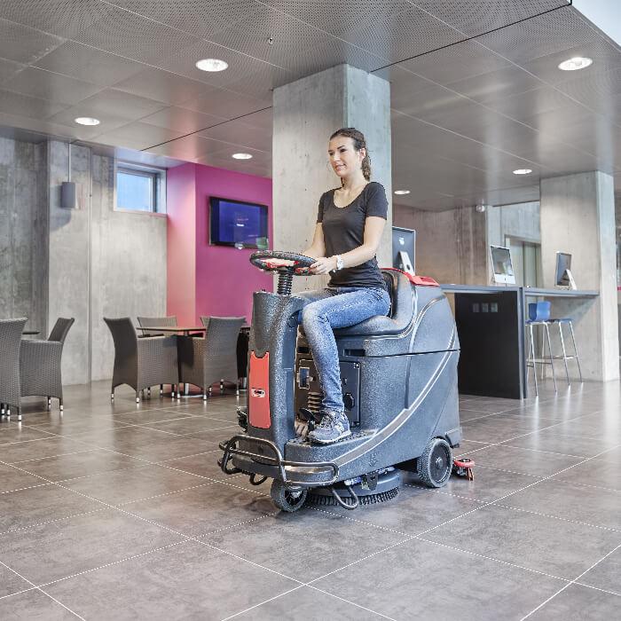 Viper Micro-Aufsitz-Scheuersaugmaschine AS530R Schule