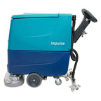 Teal und blaue industrielle bodenreinigungsmaschine wetrok duomatic impulse mit schwarzem griff hinten gezeigt