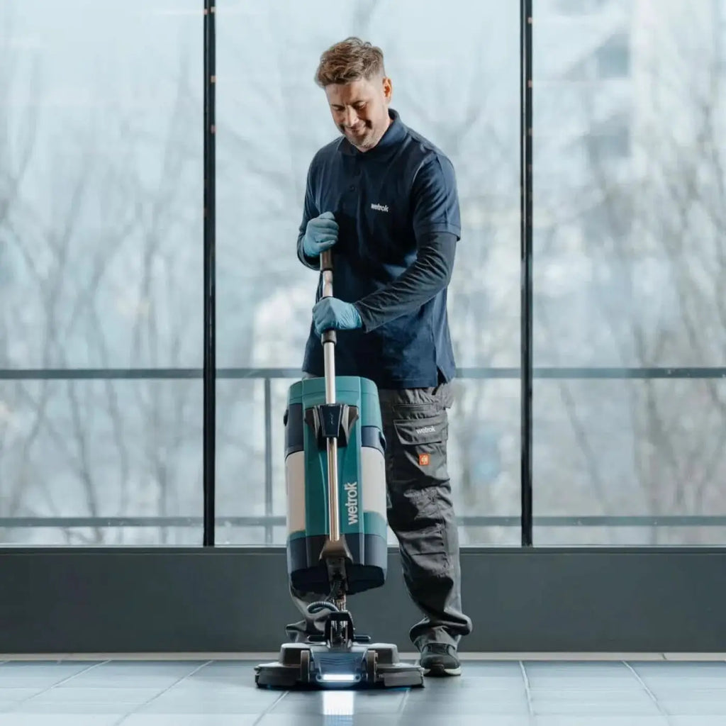 Teal und beige Wetrok Spin BeFree nassbödenreinigungsmaschine mit modernem und schlankem design
