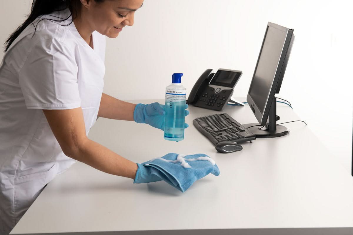 Wetrok Granusurf Oberflächenreiniger Sticks.